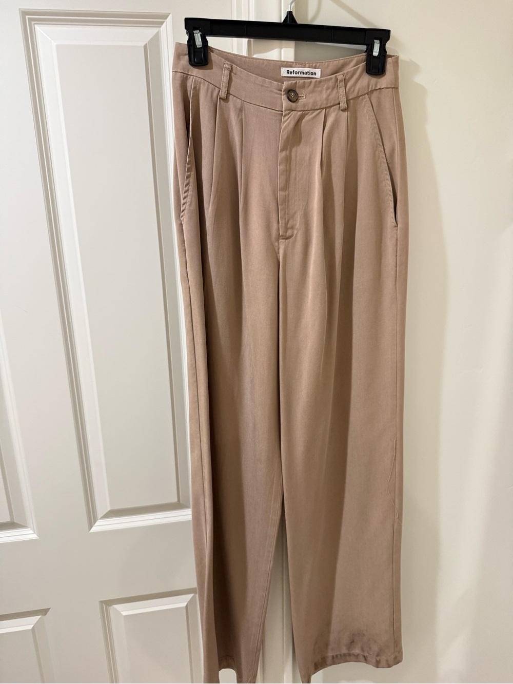 Reformation Mason Pants in Taupe - Picture 4 of 6